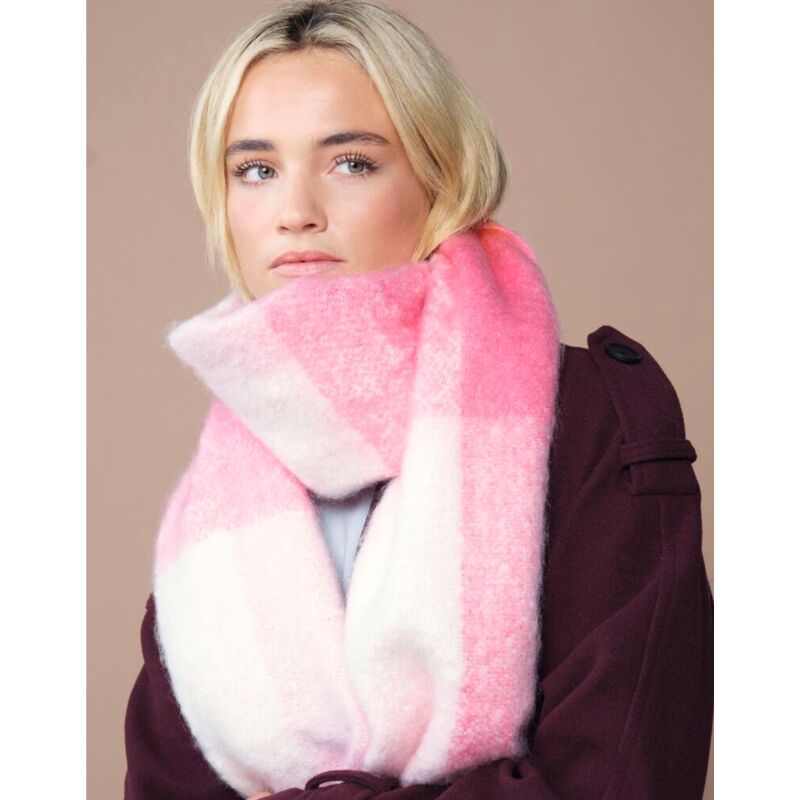 Fluffy Check Scarf Thumbnail